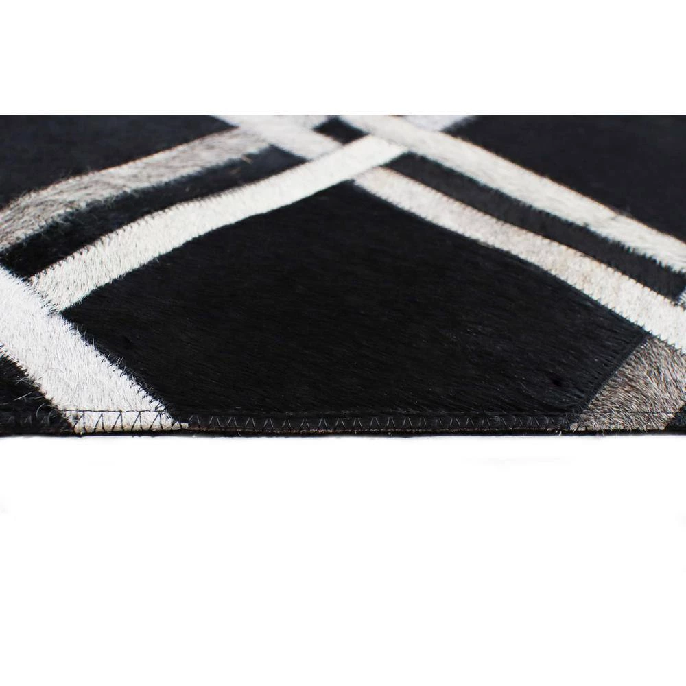 Santa Fe Black 4 ft. x 6 ft. Geometric Contemporary Accent Rug by BASHIAN 5 Santa Fe Black 4 ft. x 6 ft. Geometric Contemporary Accent Rug by BASHIAN - Image 5