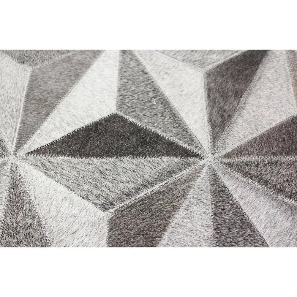 Santa Fe Grey 5 ft. x 8 ft. Geometric Contemporary Area Rug by BASHIAN 4 Santa Fe Grey 5 ft. x 8 ft. Geometric Contemporary Area Rug by BASHIAN - Image 4