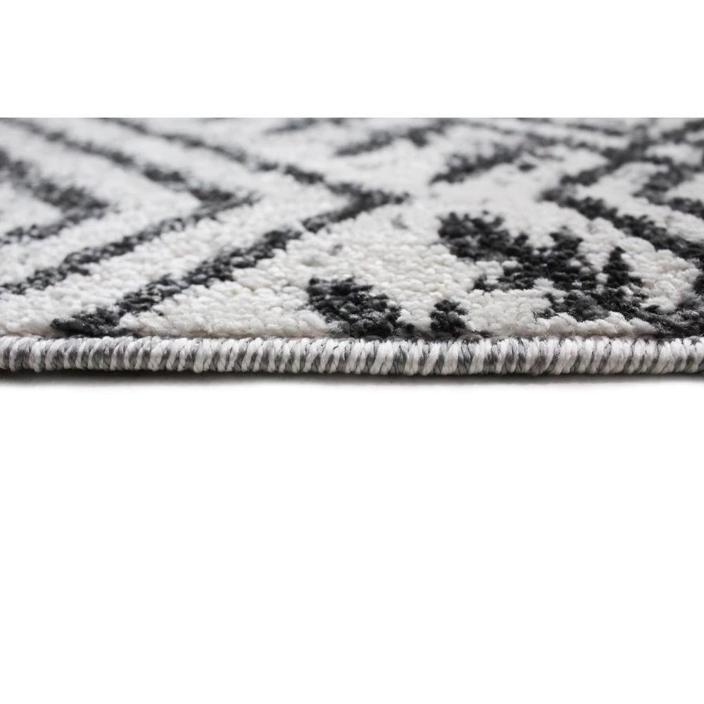 Tangier Ivory/Charcoal 4 ft. x 6 ft. (3 ft. 6 in. x 5 ft. 6 in.) Geometric Contemporary Accent Rug by BASHIAN 5 Tangier Ivory/Charcoal 4 ft. x 6 ft. (3 ft. 6 in. x 5 ft. 6 in.) Geometric Contemporary Accent Rug by BASHIAN - Image 5