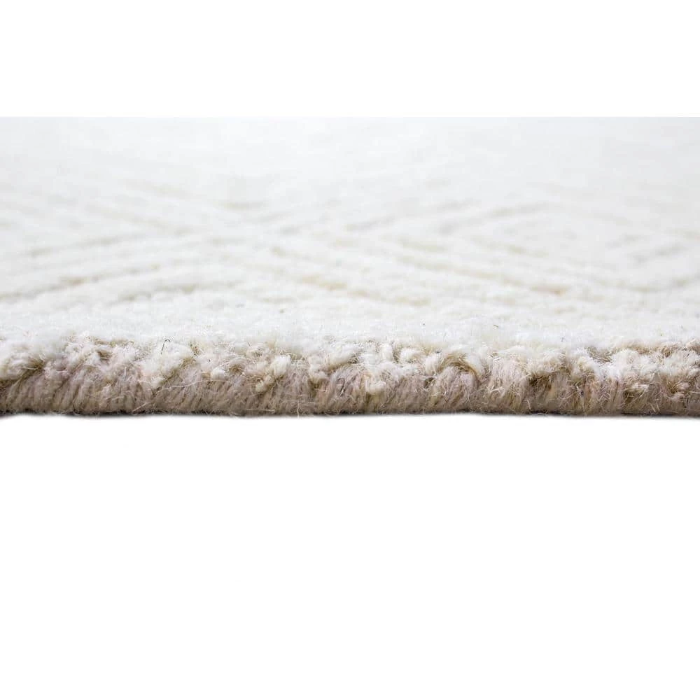 Verona White 5 ft. x 8 ft. (5' x 7'6") Geometric Transitional Area Rug by BASHIAN 5 Verona White 5 ft. x 8 ft. (5' x 7'6") Geometric Transitional Area Rug by BASHIAN - Image 5